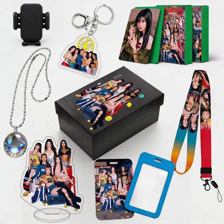 KATSEYE Gift Box With Photocards
